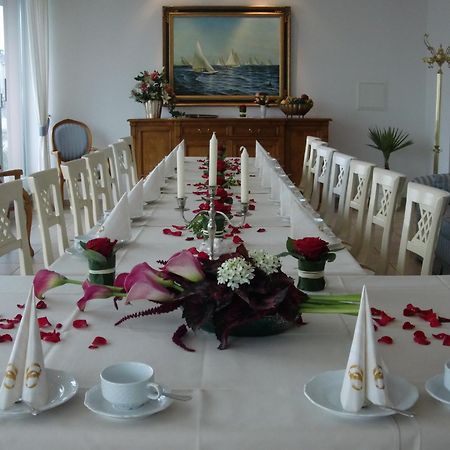 Hotel Am Yachthafen วาเริน ภายนอก รูปภาพ