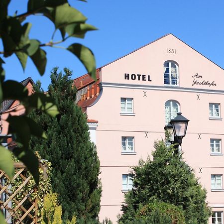 Hotel Am Yachthafen วาเริน ภายนอก รูปภาพ