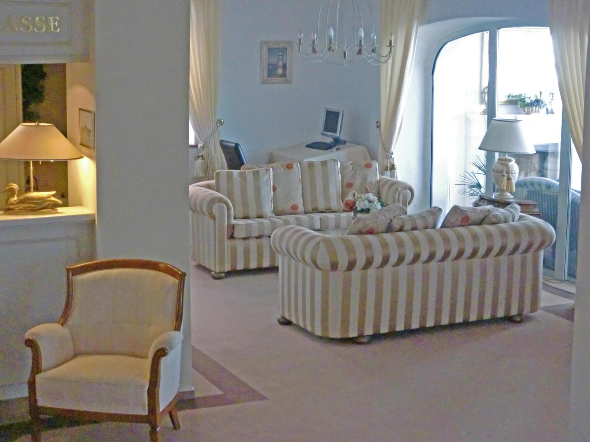 Hotel Am Yachthafen วาเริน ภายนอก รูปภาพ