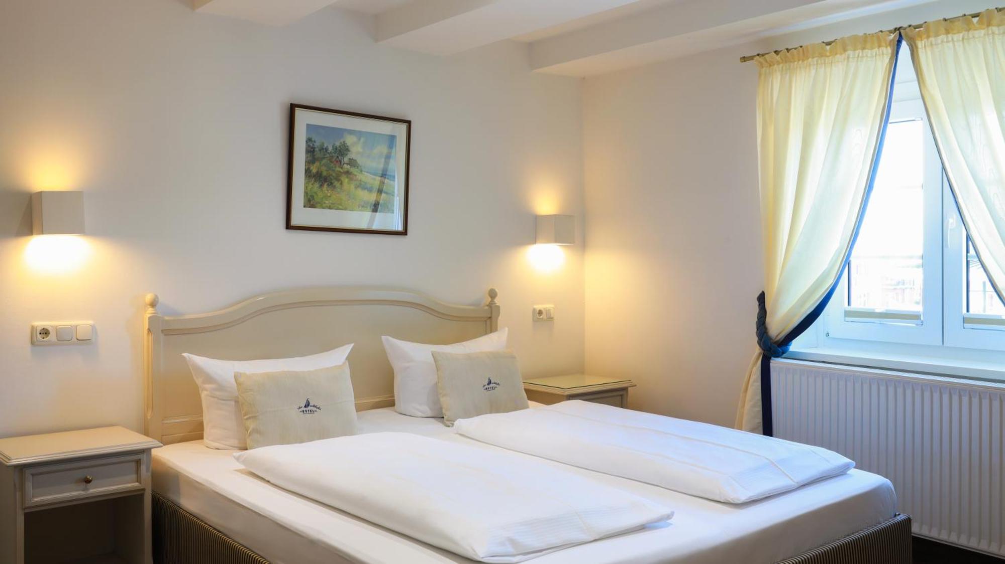Hotel Am Yachthafen วาเริน ภายนอก รูปภาพ