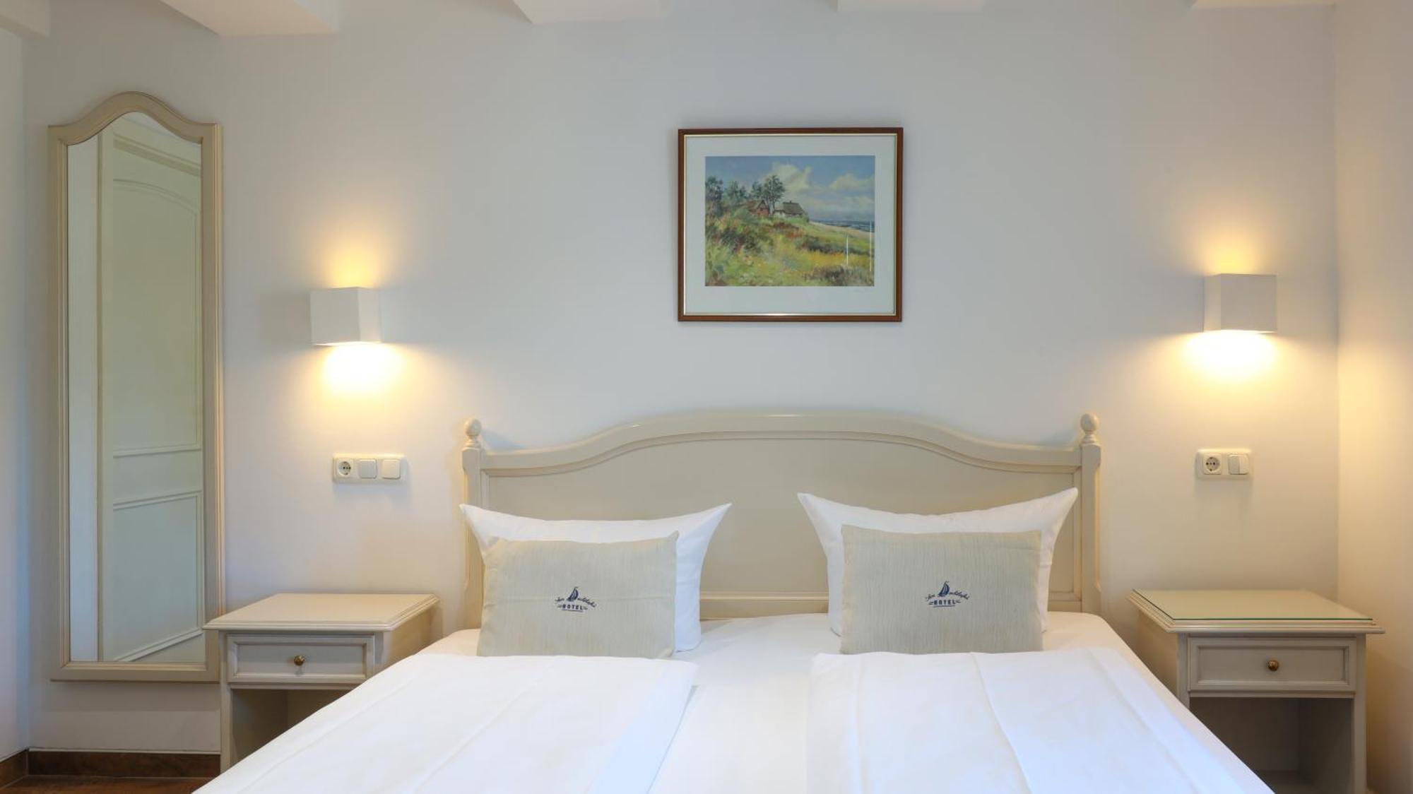Hotel Am Yachthafen วาเริน ภายนอก รูปภาพ