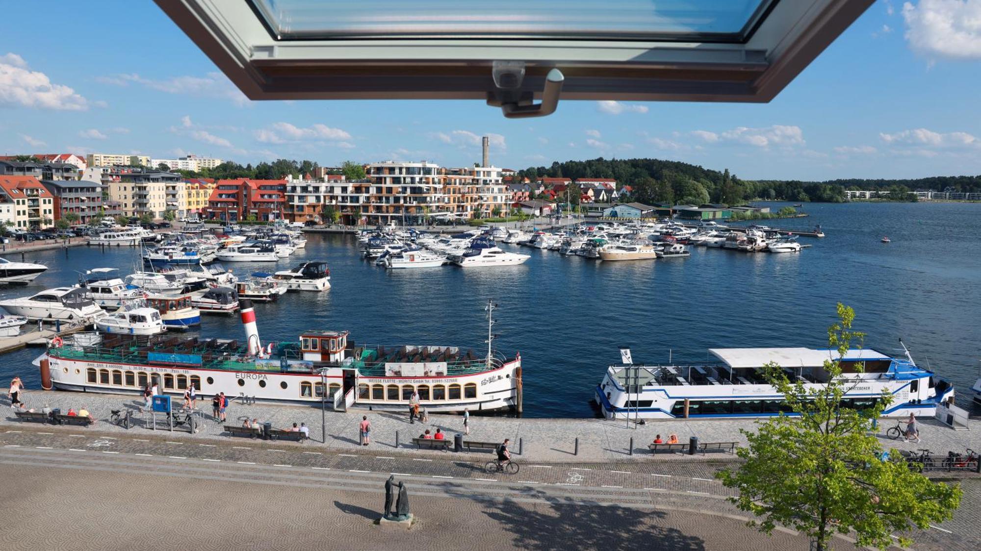 Hotel Am Yachthafen วาเริน ภายนอก รูปภาพ