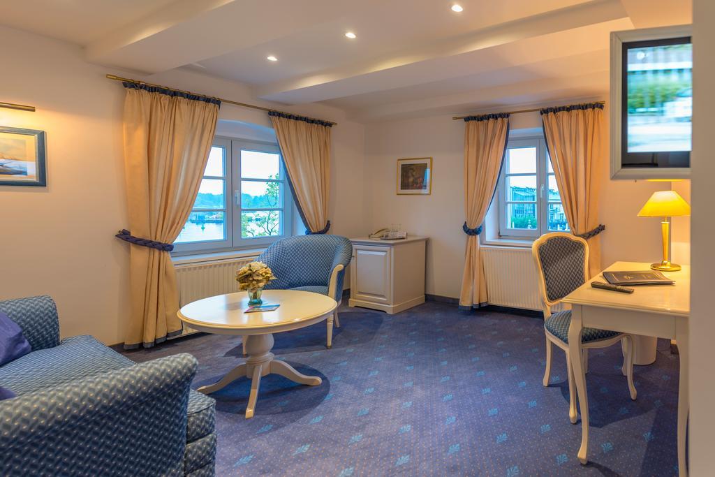 Hotel Am Yachthafen วาเริน ภายนอก รูปภาพ