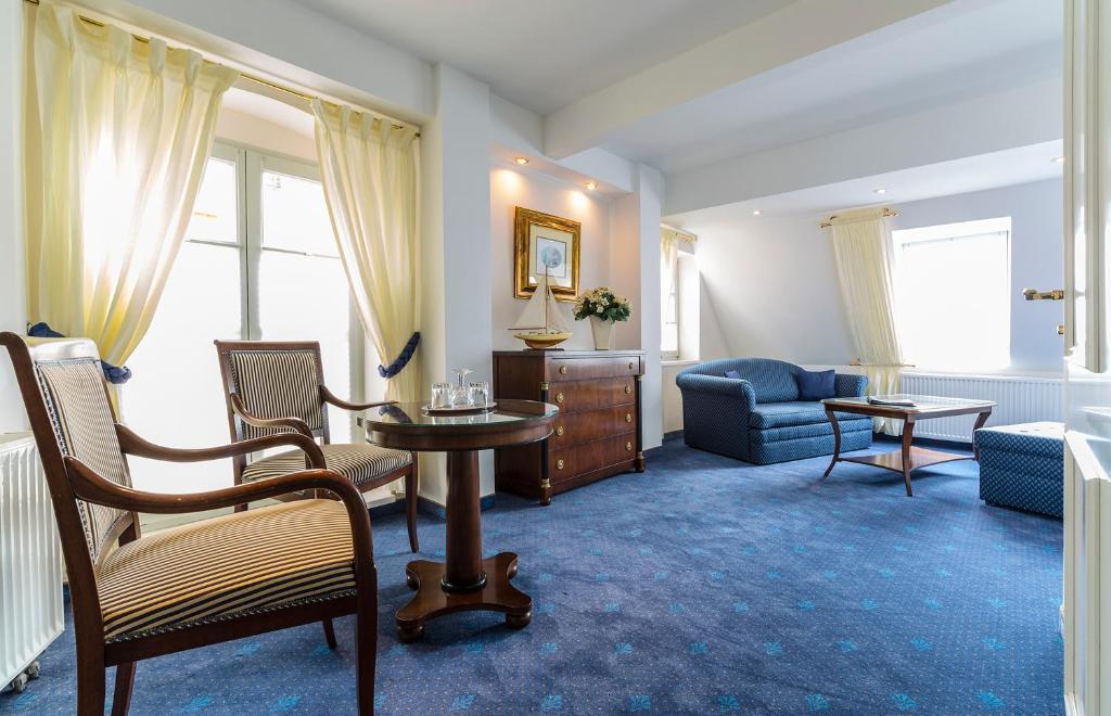 Hotel Am Yachthafen วาเริน ภายนอก รูปภาพ