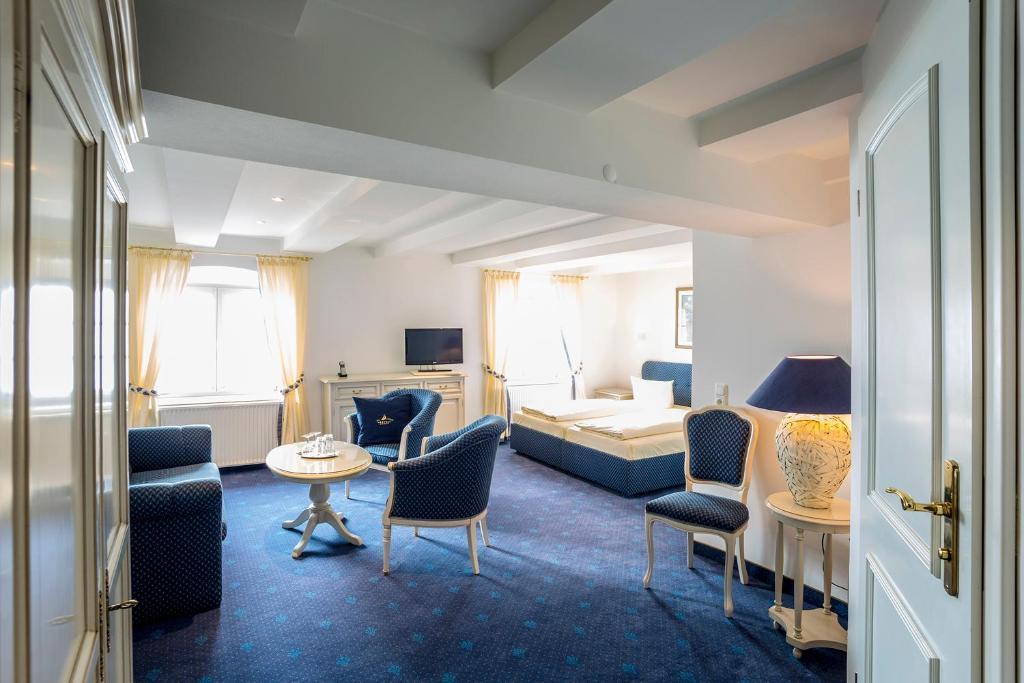 Hotel Am Yachthafen วาเริน ภายนอก รูปภาพ
